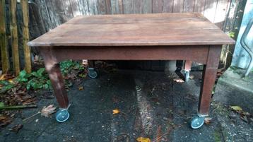 Antieke Eiken Salontafel met Wielen  beschikbaar voor biedingen