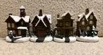 Kerstdorp huisjes / trainstation 4x nieuwstaat, Diversen, Kerst, Ophalen of Verzenden, Zo goed als nieuw