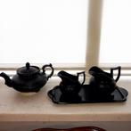 Zwarte wedgwood servies, Ophalen