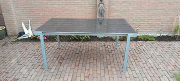Tuintafel marnerblad met metalen onderstel beschikbaar voor biedingen