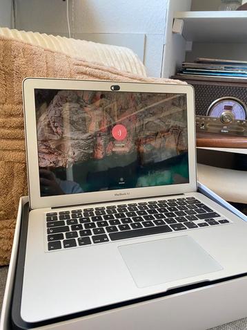 Macbook air 2017 13 inch inclusief doos en lader beschikbaar voor biedingen