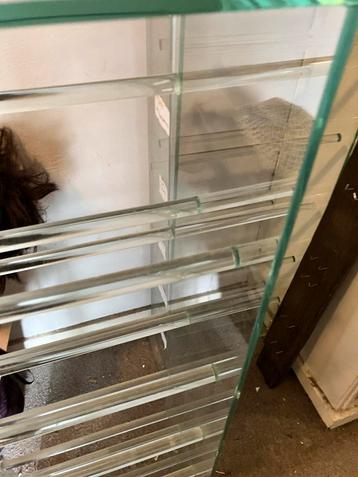 CD rekken 2 stuks van glas beschikbaar voor biedingen