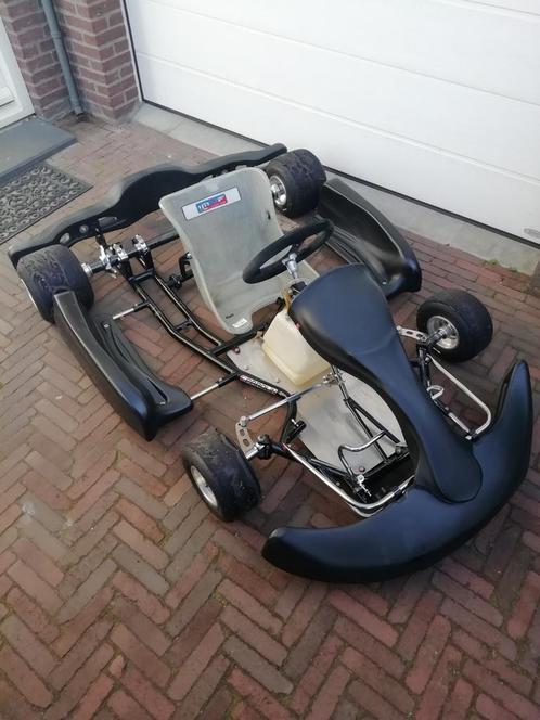 Prachtig fris rollend Parolin senior chassis., Sport en Fitness, Karting, Zo goed als nieuw, Kart, Ophalen