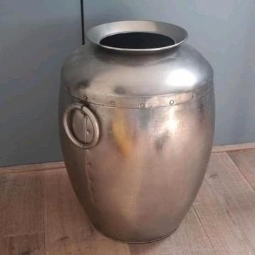 Mega grote vaas zilver 50 cm hoog  beschikbaar voor biedingen