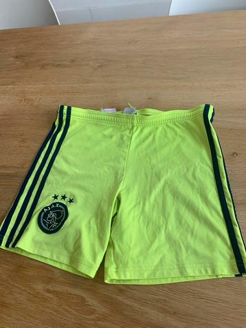 Ajax Korte Broek Maat 152/158 beschikbaar voor biedingen