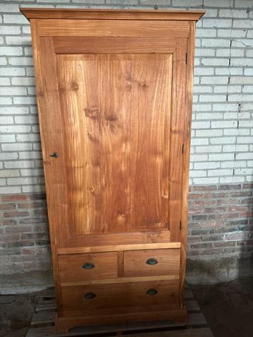 Teakhouten kast beschikbaar voor biedingen