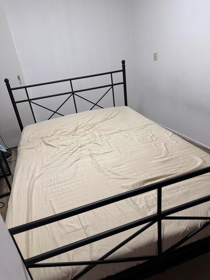 Metalen bedframe 140x200 - Zo goed als nieuw!, Huis en Inrichting, Slaapkamer | Bedden, Zo goed als nieuw, Tweepersoons, 140 cm
