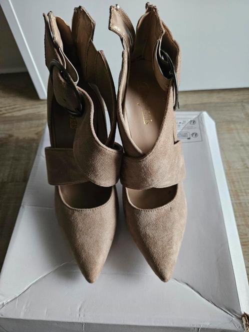 Hoge hakken pumps maat 37(high heels,stiletto's,naaldhakken), Kleding | Dames, Schoenen, Zo goed als nieuw, Pumps, Beige, Ophalen of Verzenden