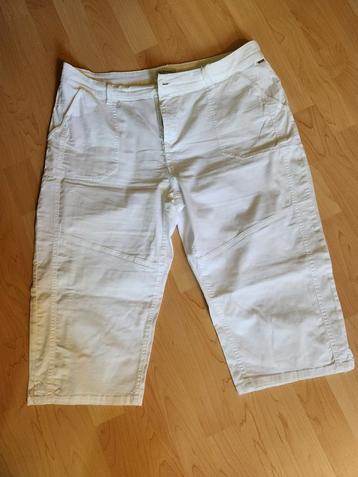 Mooie witte bermuda/ korte broek 46 beschikbaar voor biedingen