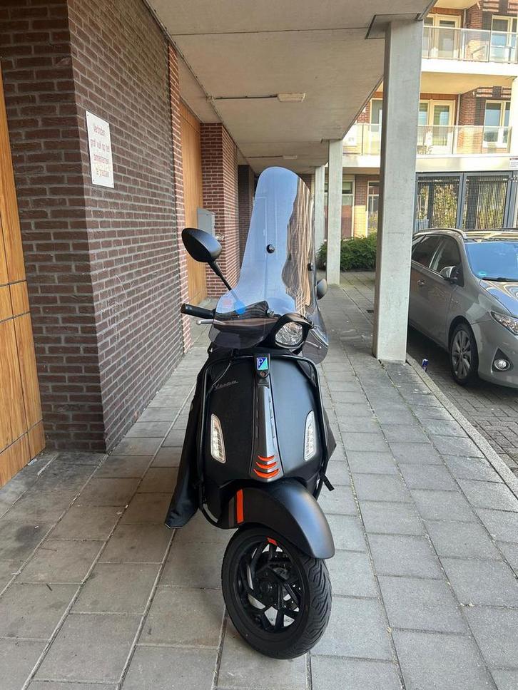 Vespa Sprint 2025, Fietsen en Brommers, Scooters | Vespa, Zo goed als nieuw, Benzine, Ophalen