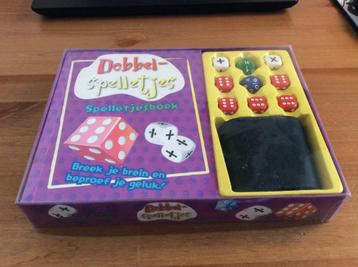 Dobbelspelletjes spelletjesboek met dobbelstenen & werpbeker beschikbaar voor biedingen
