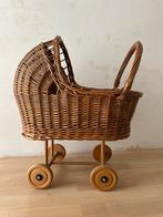 Rieten poppenwagen, Kinderen en Baby's, Speelgoed | Poppen, Ophalen, Zo goed als nieuw, Babypop