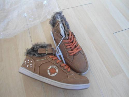 NIEUW! Sneaker met (imitatie)bont en veel details; maat 35, Kinderen en Baby's, Kinderkleding | Schoenen en Sokken, Nieuw, Schoenen