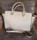 Zgan michael kors handtas brons (niet origineel), Sieraden, Tassen en Uiterlijk, Tassen | Damestassen, Ophalen, Zo goed als nieuw