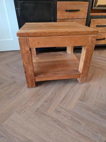 Teakhouten Salontafel Vierkant  +/- 60x60 cm beschikbaar voor biedingen