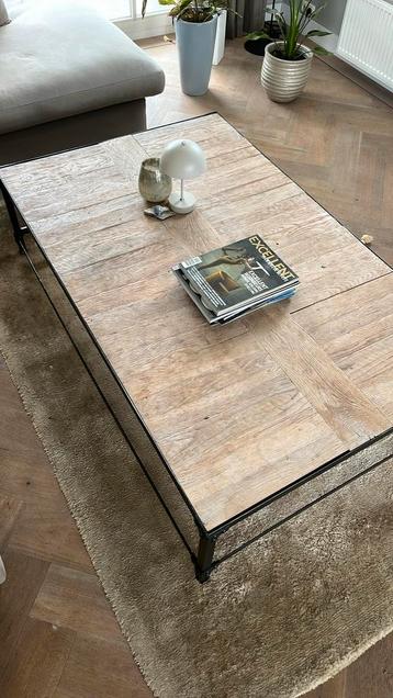 Sjieke grote trendy salontafel hout en metaal beschikbaar voor biedingen