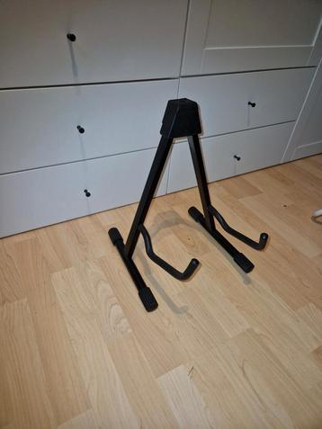 Gitaar standaard, nieuwstaat, inklapbaar beschikbaar voor biedingen