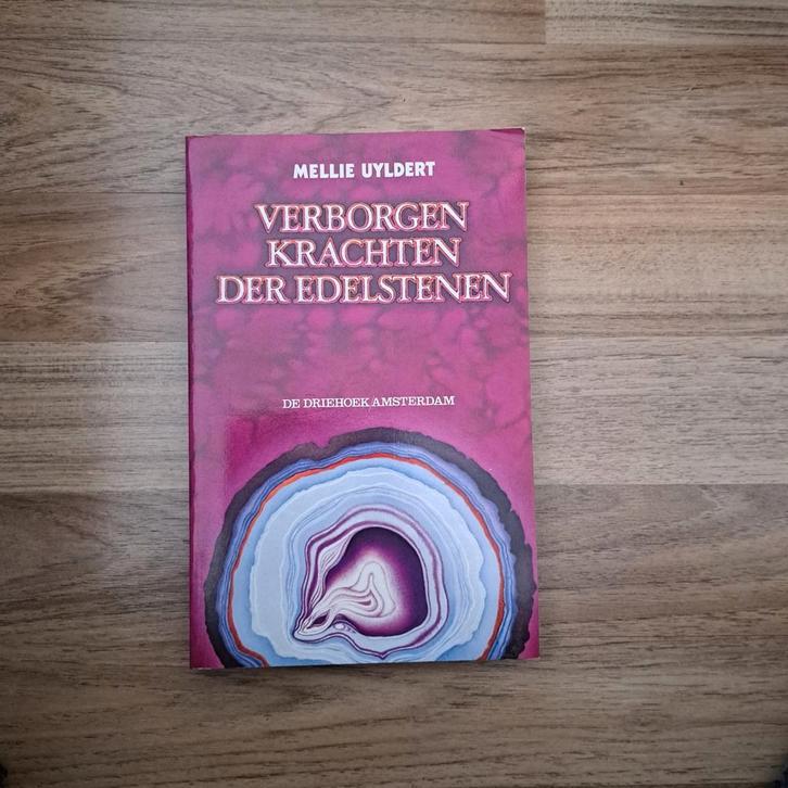 Verborgen Krachten der Edelstenen - Mellie Uyldert, Boeken, Esoterie en Spiritualiteit, Gelezen, Achtergrond en Informatie, Spiritualiteit algemeen