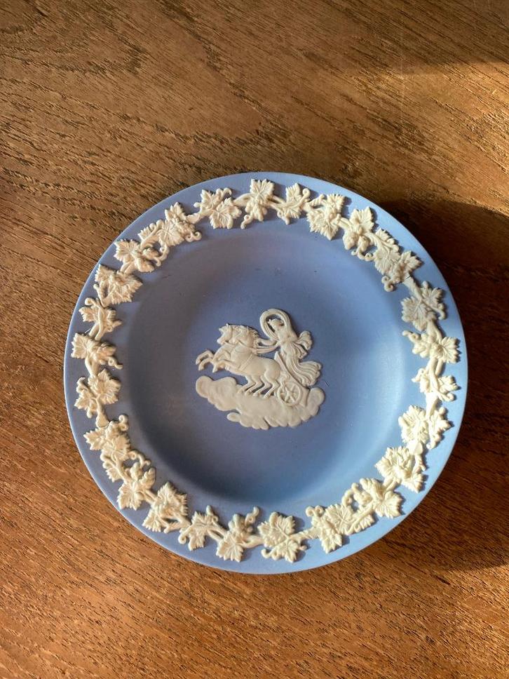 Wedgwood Blue Jasper schaaltje en miniatuur vaasje, Antiek en Kunst, Antiek | Porselein, Ophalen of Verzenden
