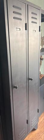 Metalen lockerkast - Heeft een likje verf nodig, Ophalen, Gebruikt