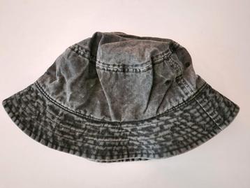 Zara denim buckethat maat 5-8y beschikbaar voor biedingen