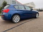BMW 1-Serie 1.5 118I LCI 5DR AUT 2015 Blauw. weinig km., Euro 5, Blauw, Origineel Nederlands, 650 kg