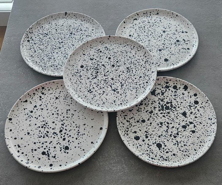 5 H&M Home borden - gespikkeld design - nooit gebruikt, Huis en Inrichting, Keuken | Servies, Nieuw, Bord(en), Overige stijlen