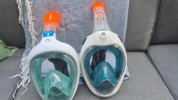 Gezicht snorkels.  beschikbaar voor biedingen