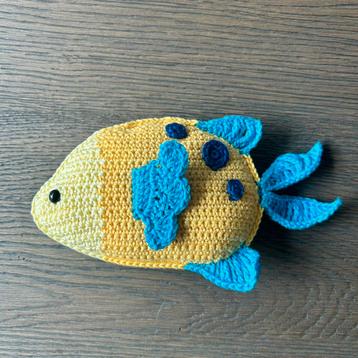 Gele vis rammelaar beschikbaar voor biedingen