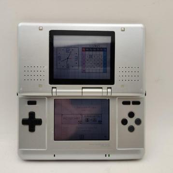 Nintendo DS 1e gen Titanium - Nette Staat + lader nu €54.99 beschikbaar voor biedingen