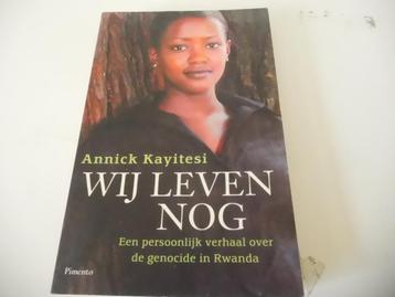 (V) boek wij leven nog, waargebeurd  beschikbaar voor biedingen