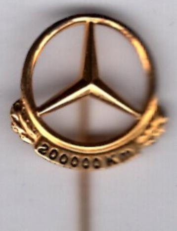 Mercedes 200000 KM verguld zilver auto speldje ( D_156a ) beschikbaar voor biedingen