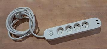 14 stekkerdozen met USB en schakelaar beschikbaar voor biedingen