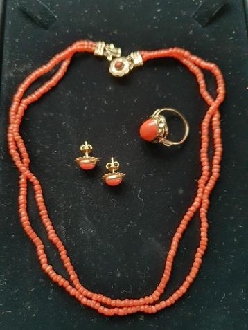 Vintage Sieraden van 14 karaats gouden met bloedkoraal . beschikbaar voor biedingen