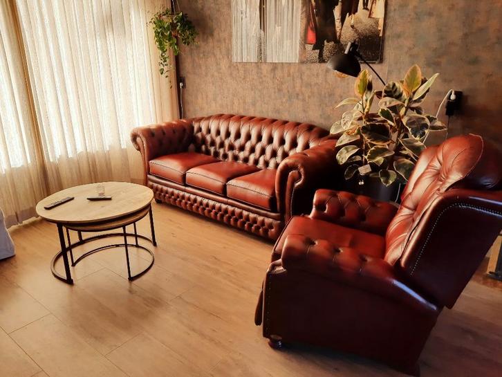 Chesterfield bank en stoel, Huis en Inrichting, Banken | Bankstellen, Zo goed als nieuw, Rechte bank, Driepersoons, 200 tot 250 cm