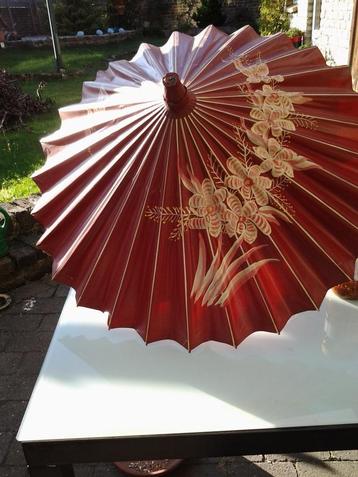Decoratieve parasol beschikbaar voor biedingen