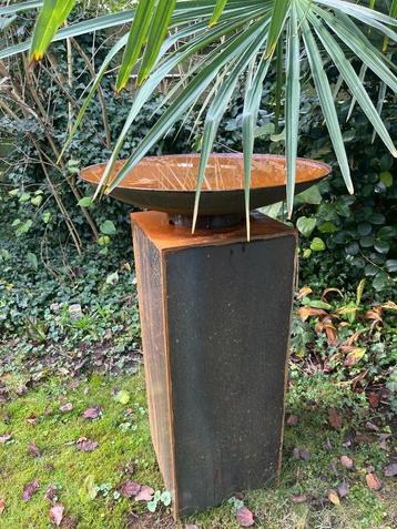 cortenstaal vogelbad, sokkel met waterschaal