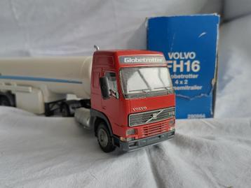 Volvo FH16 4x2 trekker met Tankoplegger 1:50 Conrad beschikbaar voor biedingen