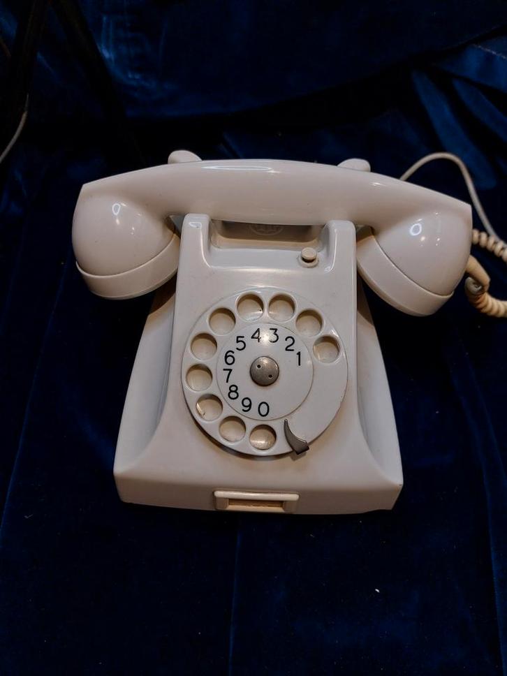 Retro Crème PTT Telefoon met Draaischijf type Ericsson Ruen, Telecommunicatie, Vaste telefoons | Niet Draadloos, Gebruikt, Met draaischijf