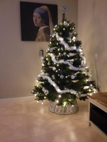 Mooie (kunst)kerstboom beschikbaar voor biedingen