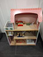 Houten poppenhuis met lift. Zeer netjes nog., Ophalen, Zo goed als nieuw, Poppenhuis