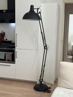 Industriële zwarte metalen vloerlamp, Huis en Inrichting, Lampen | Vloerlampen, Ophalen, Zo goed als nieuw, Metaal, 150 tot 200 cm