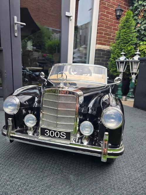 Te koop: Mercedes 300S elektrische kinderauto – met afstands, Kinderen en Baby's, Speelgoed | Buiten | Accuvoertuigen, Zo goed als nieuw