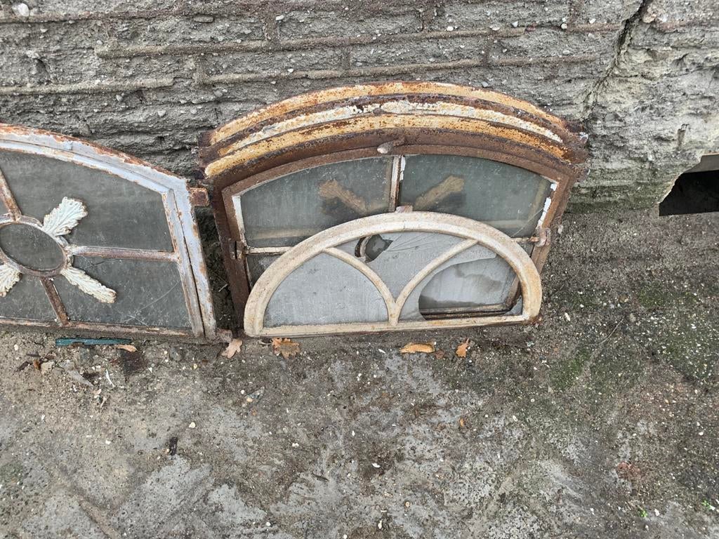 Oude ijzeren ramen, Ophalen