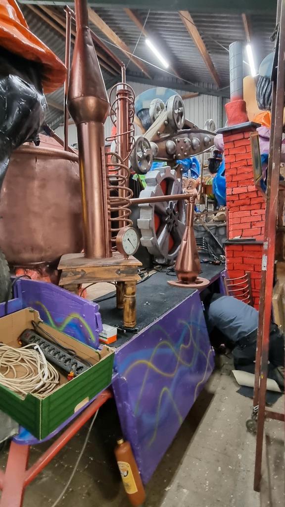 Carnavalswagen Stokerij Thema met Beweegbare Kraan, Hobby en Vrije tijd, Feestartikelen, Ophalen of Verzenden