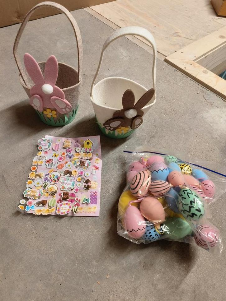 Paas Accessoires Set: Mandjes, Eieren, Stickers, Kinderen en Baby's, Kinderspulletjes, Gebruikt, Ophalen of Verzenden