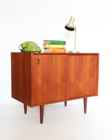 Vintage Deens teak kastje schuifdeuren retro beschikbaar voor biedingen