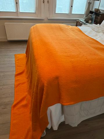 VINTAGE DEKEN ORANJE ZEER ZACHT GROOT beschikbaar voor biedingen