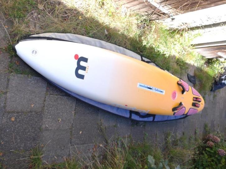 Windsurfplank Mistral, Watersport en Boten, Windsurfen, Gebruikt, Plank, 300 cm of meer, Met vin(nen), Met draagtas, 7 m² of meer