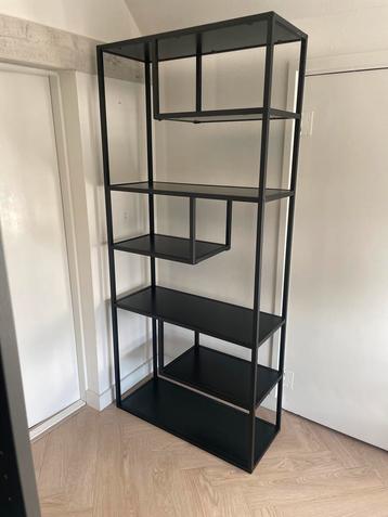 Industriële Kast - Scandinavisch Design beschikbaar voor biedingen